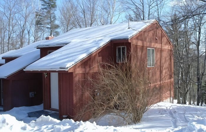 Cozy Retreat, Hot tub, Wireless,Close to Kezar Lake, abuts White Mountains