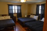 Spacious house with large yard in great location close to boat ramps. - 3-Star