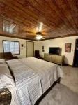 Serenity Cove-a unique waterfront home with canoe, kayak and fire pit! - 3-Sterne