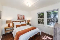 Lloyd's Lookout - Spacious 2 Bed Retreat with Stunning Bay Views - 4-Star
