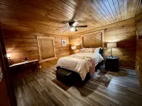 The Fabulous Black Hawk Log CabinFamily and Pet - friendly - Chalets