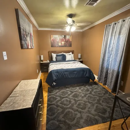 Chez le Fleur: A Cozy 2 Bedroom Home with Patio, Fenced Yard & Wi-Fi Min to I-10