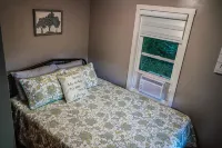 Creek View, Covered Decks & Private Hot Tub, Woods, Peaceful, Wildlife! - Feriehus