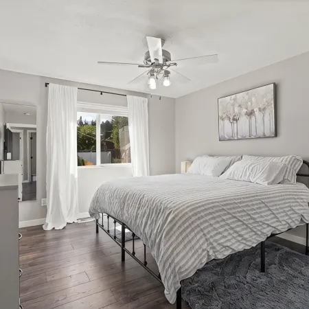 6BR/3BA House - 2nd Living and Entry - 18 Guests