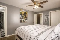 Full Size Pickleball Court - Hot Tub - Amazing Kitchen - By Lake - Book Now! - 무료 와이파이