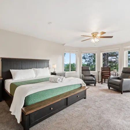Spacious Mountain Hideaway 4 BD 3 BA W/ Hot Tub