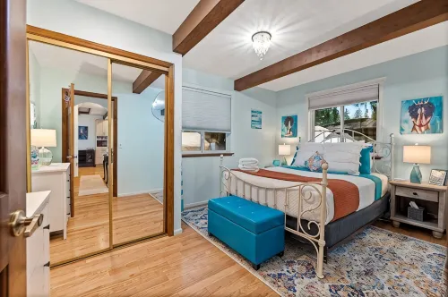 Walk 2 Light Rail-Quiet-HotTub-0.5 mi 2 Airport-Food, Shopping, Fun! - Kitchens