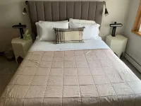 Beautiful Modern Condo Downtown/Convention Center Hotels in First Hill