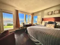 Oceanfront Studio with King Bed, Hot Tub & AC - 4-Star