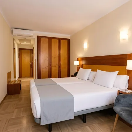 Hotel Córdoba Centro Отели рядом с достопримечательностью «Госпиталь Королевы Софии»