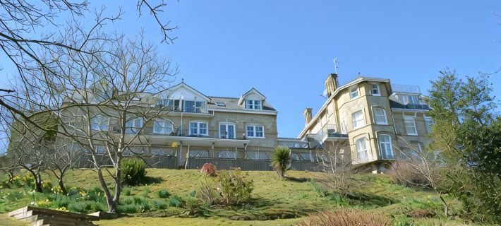 One Bedroom Apartment with Private Balcony and Sea Views. Ferry Discounts. Hotels in Shanklin