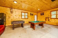 Elina’s  Log Cabin, new on the market, steps from Devil’s Lake State Park. - Boutique