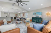 Luxury 6Br Naples Retreat with Private Pool. Beach, & 5th Ave Just Minutes Away! - مسبح خاص