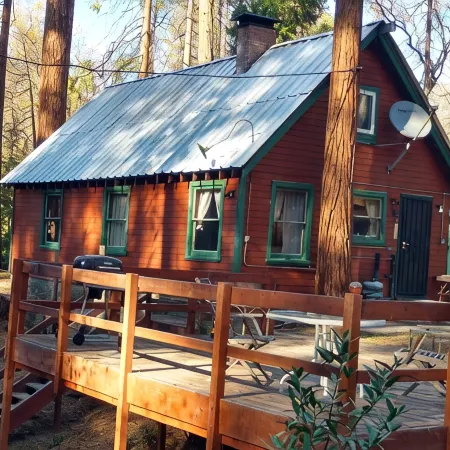 Ponderosa Cabin ~ rustic comfort + WiFi by Sequoia & Kings Canyon National Parks