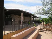 Damselfly Studio. Contemporary, comfortable retreat with gorgeous views near SNP - Condos