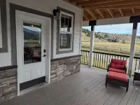 Family-Friendly Private Ranch Getaway with pond. Newly Remodeled - WiFi