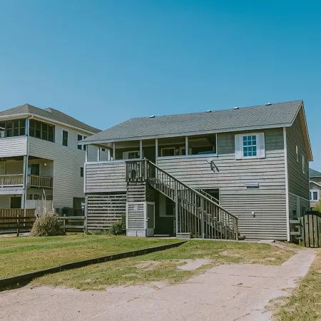 Pup-Friendly Obx Home, Shiplap Charm & Walk-in Showers