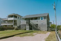 Pup-Friendly Obx Home, Shiplap Charm & Walk-in Showers - Apartemen