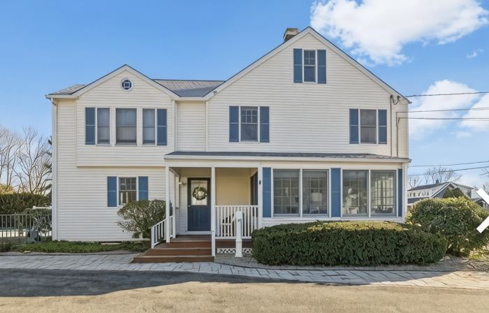 Charming beach home, complete with pool & cozy guest house!