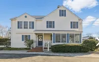 Charming beach home, complete with pool & cozy guest house! - Wifi