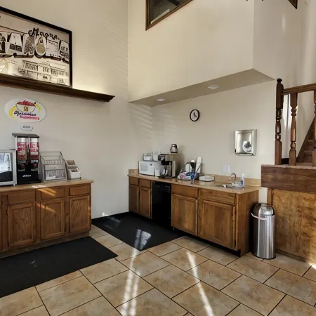 Super 8 by Wyndham City of Moore