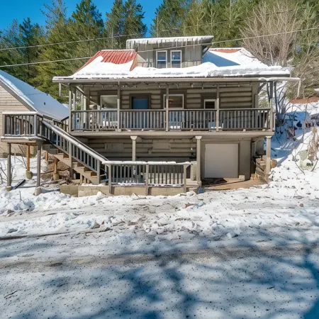 The Where We Roam Log Cabin - Walk to Town with Mountain Views!