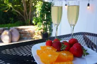 *NEW CONSTRUCTION* Sun Splashed 2b King bed w/pool by LAX, beaches, Disneyland. - WiFi