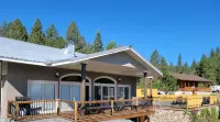 Snow Springs Pool House w/ PRIVATE heated, hotsprings pool! 5 bedrooms,Sleeps 15 - Feriehus