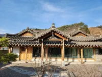 Inje One Holiday Overnight Pension - parking