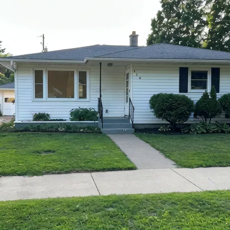 Lovely Cottage with Fenced in Back Yard