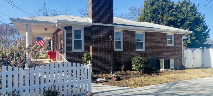 Downtown Greer Cottage ⭐️ Walk to downtown! Hotels in Greer