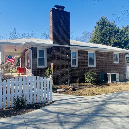 Downtown Greer Cottage ⭐️ Walk to downtown!