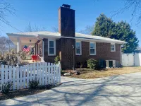 Downtown Greer Cottage ⭐️ Walk to downtown! - Wi-Fi