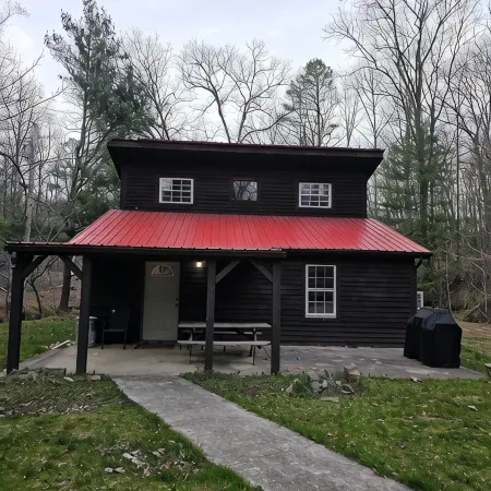 located Just minutes from laurel river lake and holly bay marina.