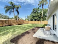 Cypress Inn - Modern home close to Siesta Key - Homestays