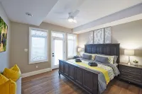 SRS  Sunrise Suite ~ Private 2 King Apartment with Parking - Apartments