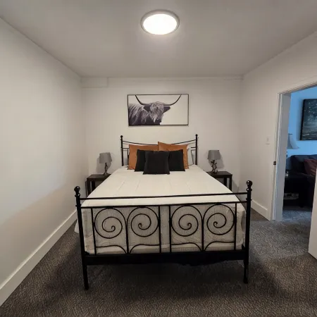 Midtown Condo right on Main St! Walking distance to everything!