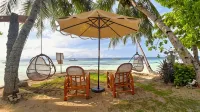 On Board Panglao Beach Hostel & Resort - Pemandangan Pantai