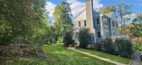 Mountain side house with game room, hot tub, firepit 1 mile from Lambertville - Homestays
