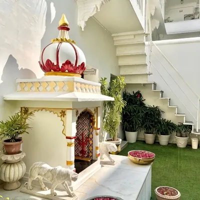 Jagat Niwas Palace Hotels near Lal Ghat