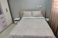 Beautiful Cozy 2 Bed Near Highway - Homestays