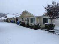 WARM AND INVITING, PEACEFUL No steps, Wide doorways , Recliner, Garage - 4-Sterne