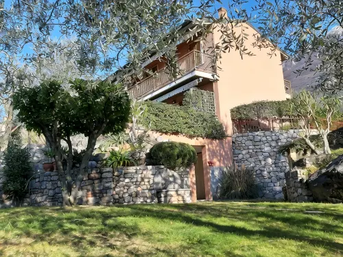 Apartment Agnese with lake view, swimming pool, garage and private garden. - アパートメント