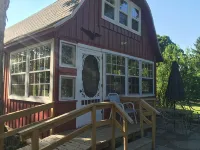Lovely Cottage with Lakeside Patio & Dock - 2-Sterne