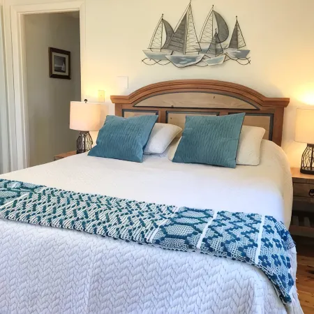 Private Beach on Nantucket Sound - Walk to Beach, Town, Harbor! Free EV Charging