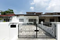 Town Center | 2 parking by VCR - Pet friendly