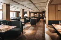 Hotel der Berghof - 朝食
