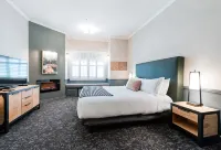 Hotel NoBo Cascade, Tapestry Collection by Hilton - Pool
