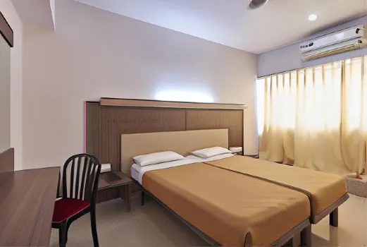 Vihar Deluxe Hotels near Thiba Palace