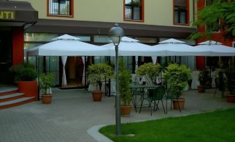 Hotel Clementi - Housity
